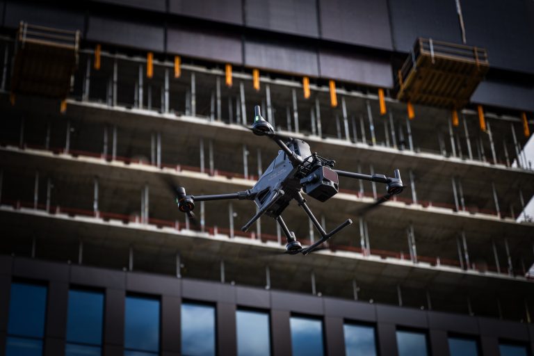 Dronedata datakeskushankkeissa: tarkkuutta suunnittelusta käytönaikaiseen kunnossapitoon